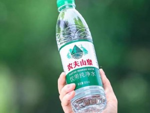 宝贝你的水真多我能不能喝点，农夫山泉 550ml 运动盖，天然矿泉水，助力你的健康生活